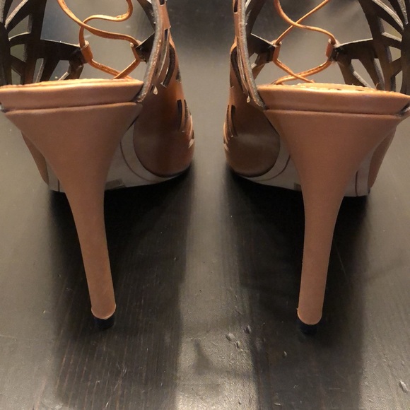 Like New - Woman’s Dolce Vita sexy High heel sandals - Picture 3 of 12